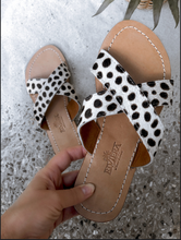 Load image into Gallery viewer, PAPILLION